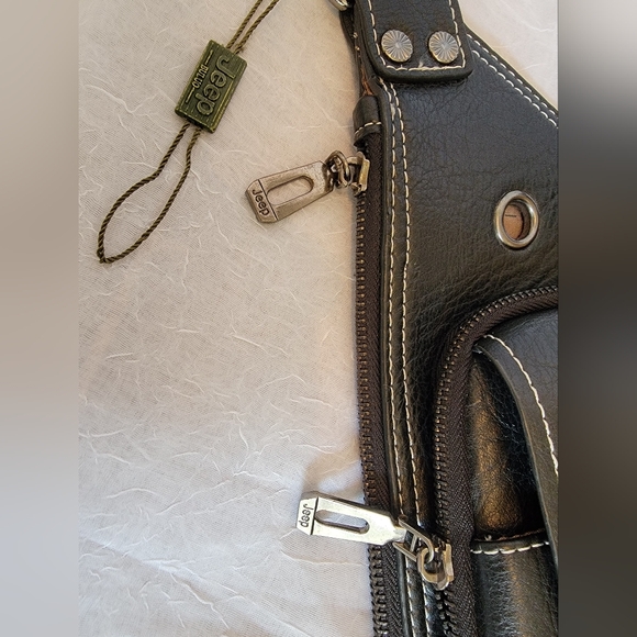 Jeep Crossbody Bag - Picture 7 of 8